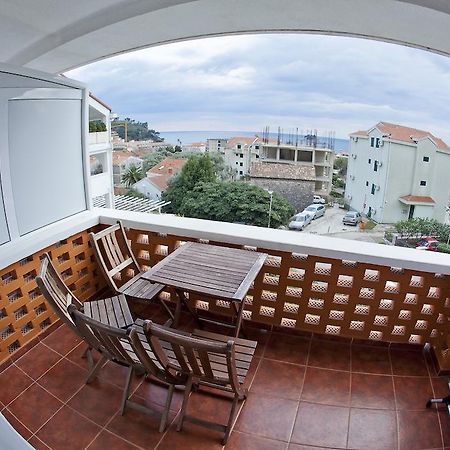 Apartments Mandarina Garden Petrovac Oda fotoğraf