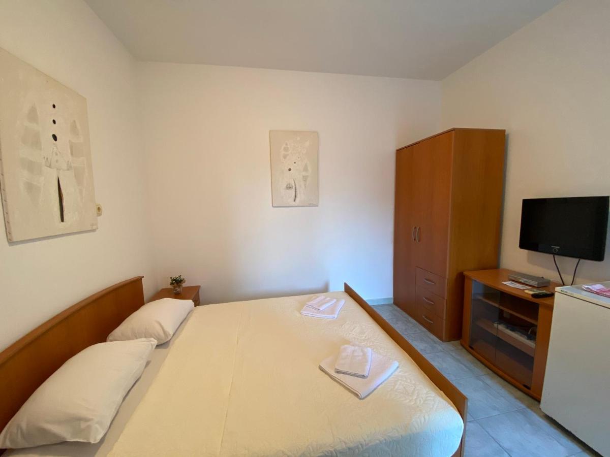 Apartments Mandarina Garden Petrovac Dış mekan fotoğraf
