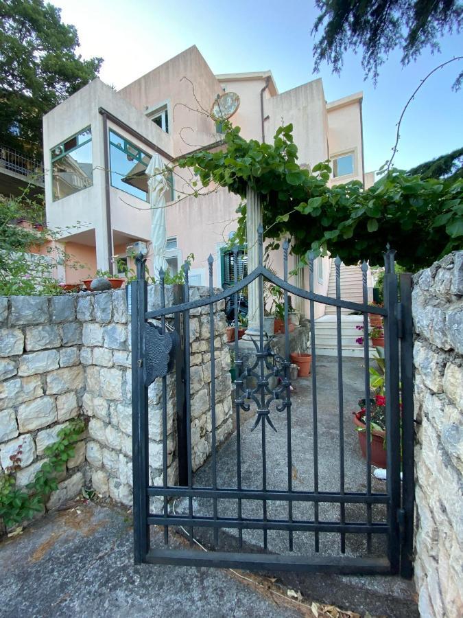 Apartments Mandarina Garden Petrovac Dış mekan fotoğraf