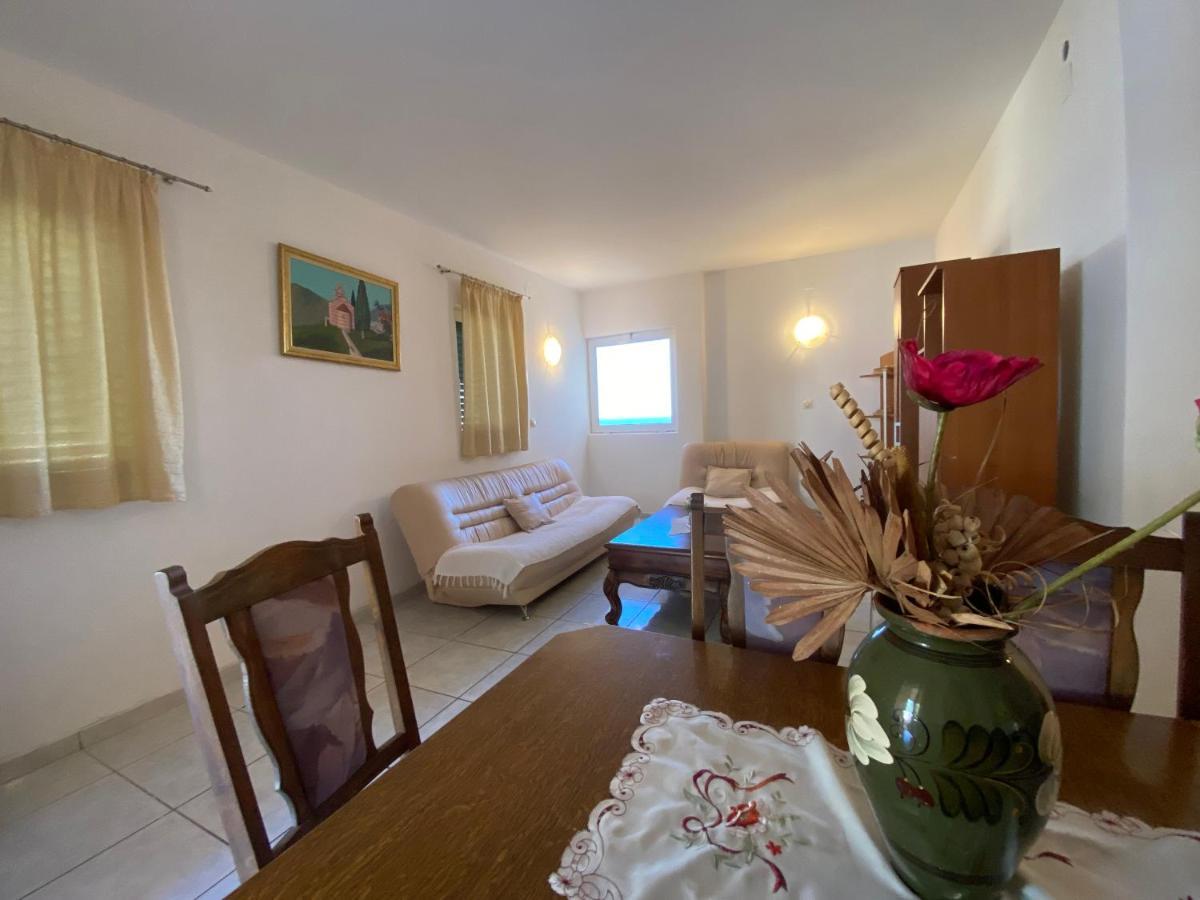 Apartments Mandarina Garden Petrovac Dış mekan fotoğraf