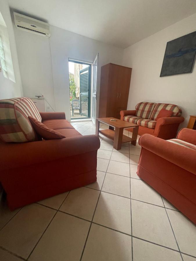 Apartments Mandarina Garden Petrovac Dış mekan fotoğraf