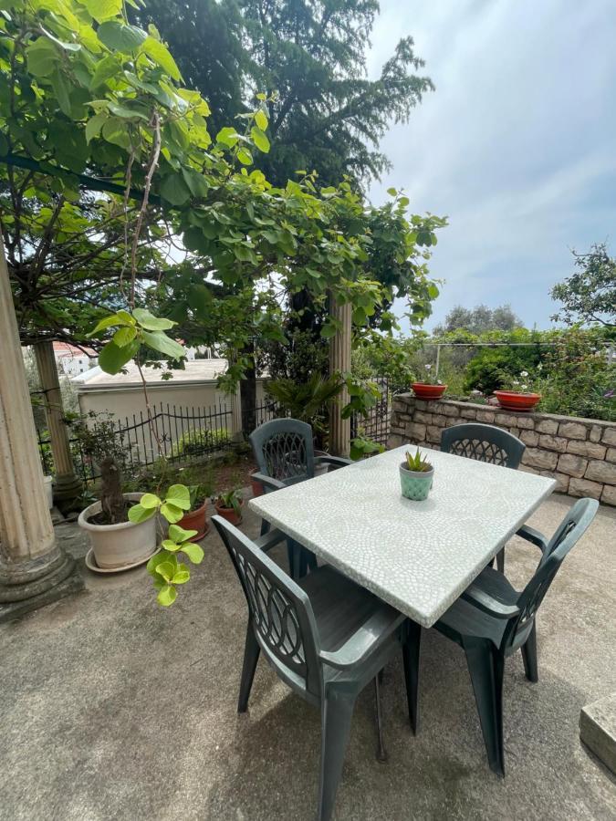 Apartments Mandarina Garden Petrovac Dış mekan fotoğraf
