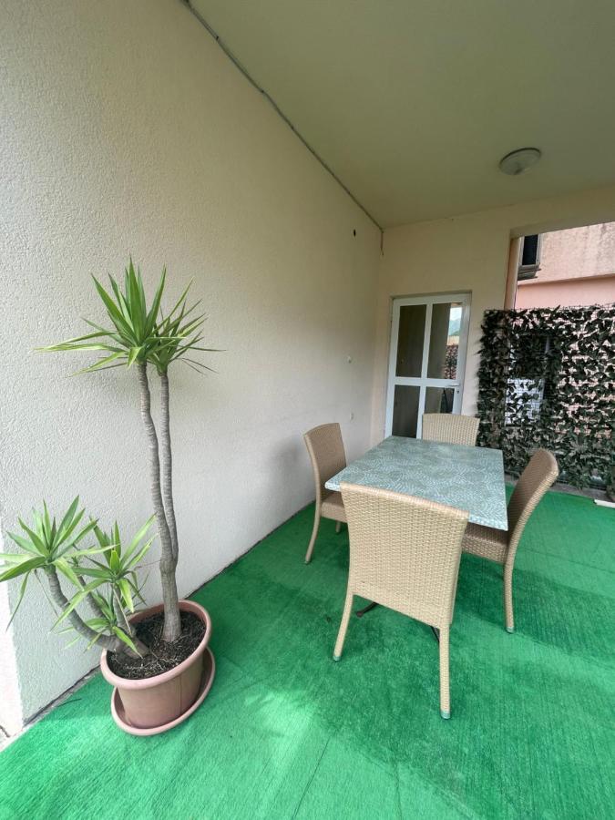 Apartments Mandarina Garden Petrovac Dış mekan fotoğraf