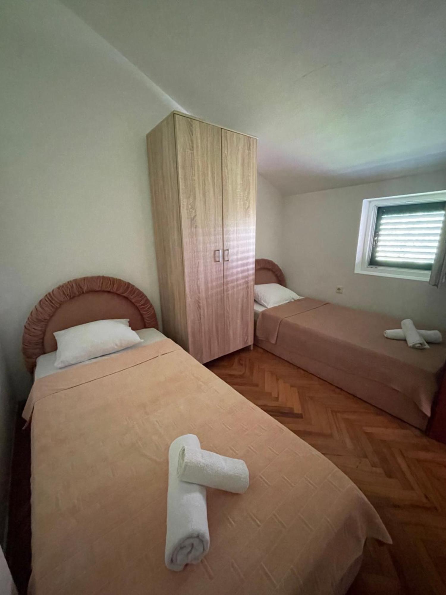 Apartments Mandarina Garden Petrovac Dış mekan fotoğraf