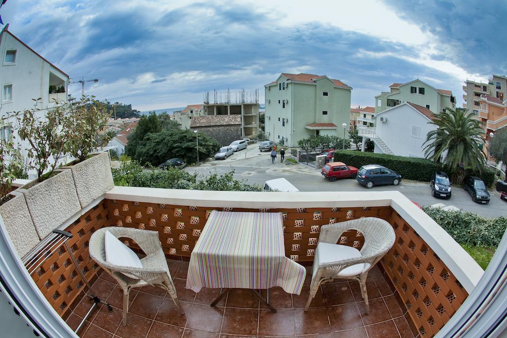 Apartments Mandarina Garden Petrovac Oda fotoğraf