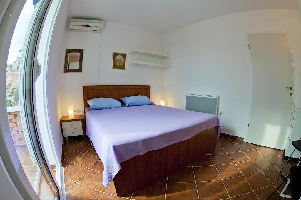 Apartments Mandarina Garden Petrovac Oda fotoğraf