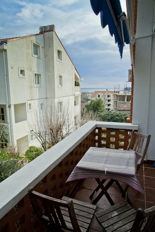 Apartments Mandarina Garden Petrovac Oda fotoğraf