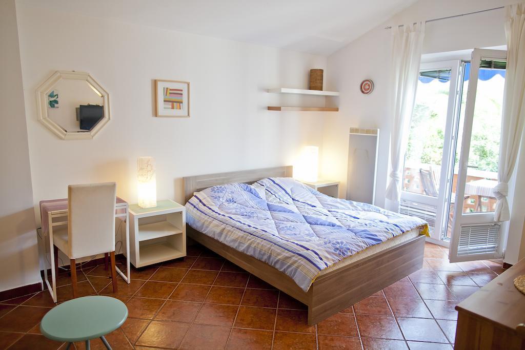 Apartments Mandarina Garden Petrovac Oda fotoğraf