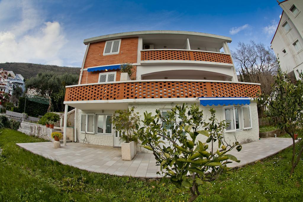 Apartments Mandarina Garden Petrovac Dış mekan fotoğraf