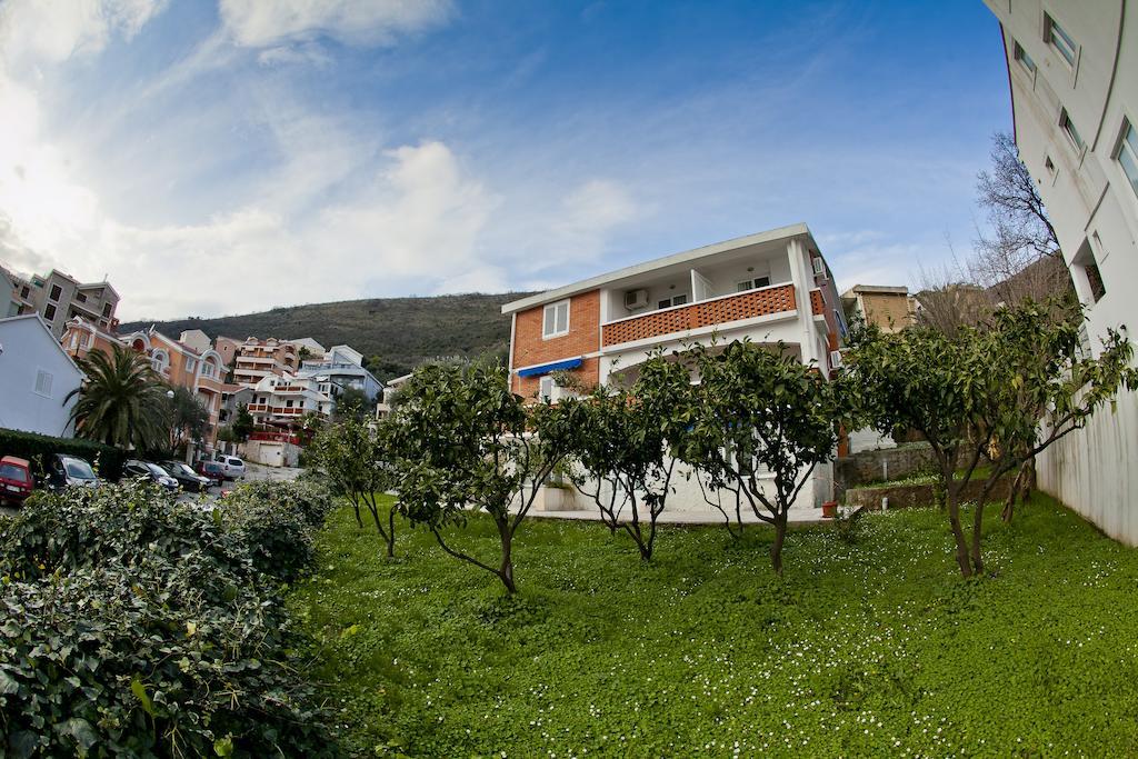 Apartments Mandarina Garden Petrovac Dış mekan fotoğraf