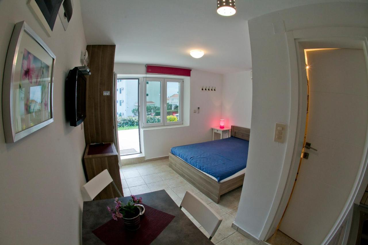 Apartments Mandarina Garden Petrovac Oda fotoğraf